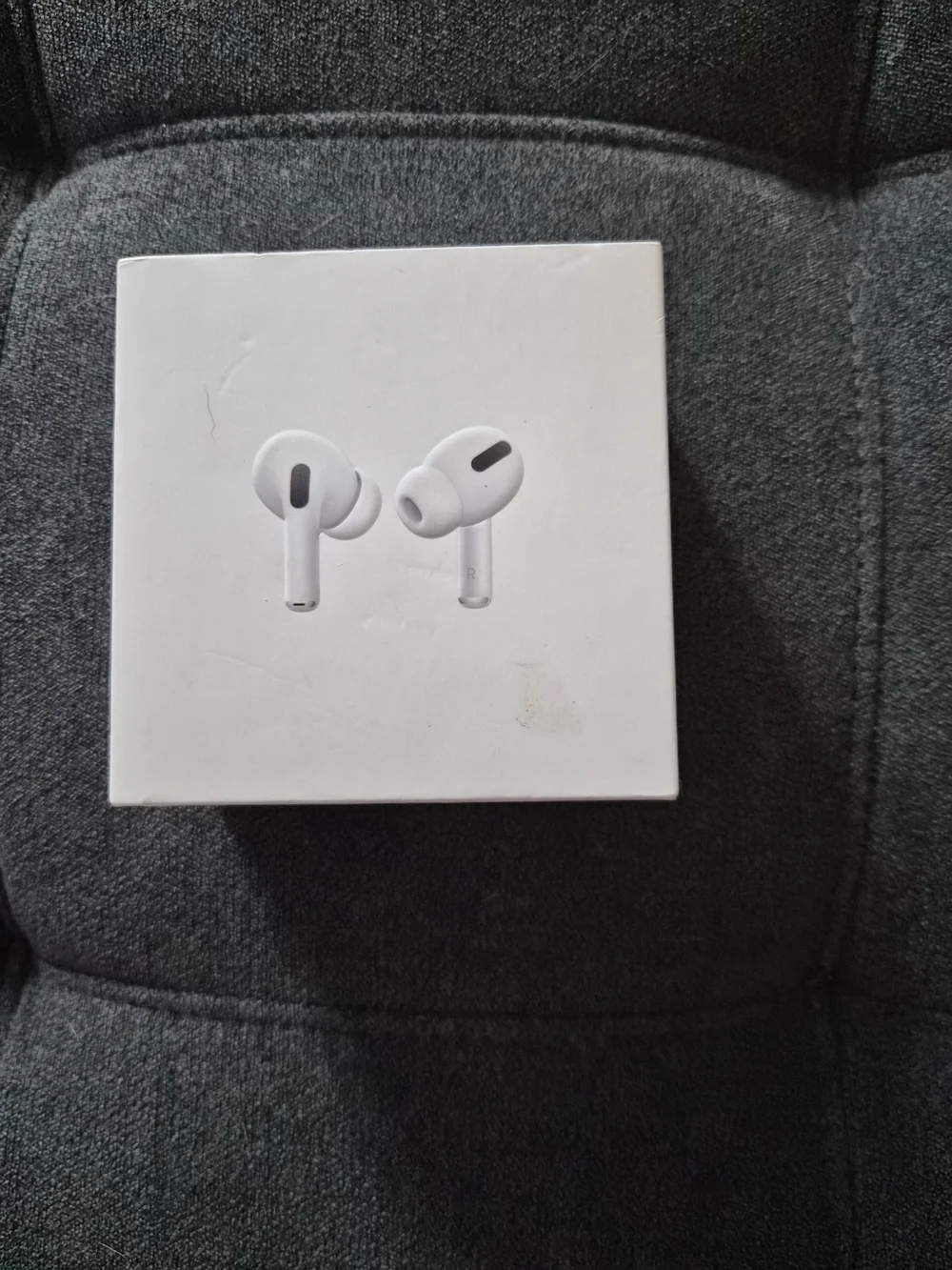 Apple AirPods Pro Wireless Charging Case - White
